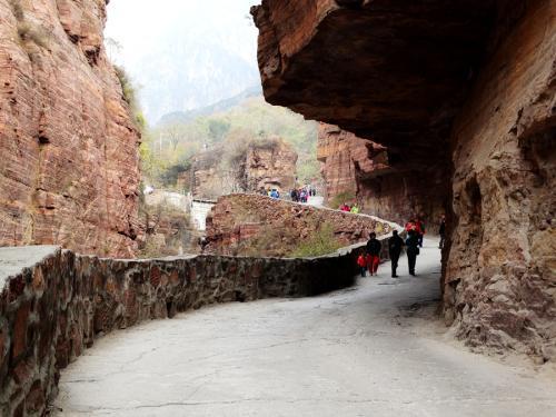 万仙山绝壁长廊十一能开车过去吗,万仙山绝壁长廊是世界八大奇迹吗