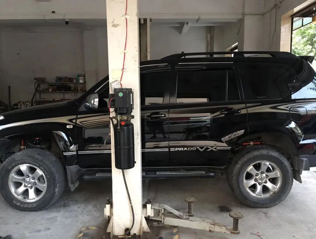 丰田霸道气动减震怎么调整,07款丰田霸道底盘异响