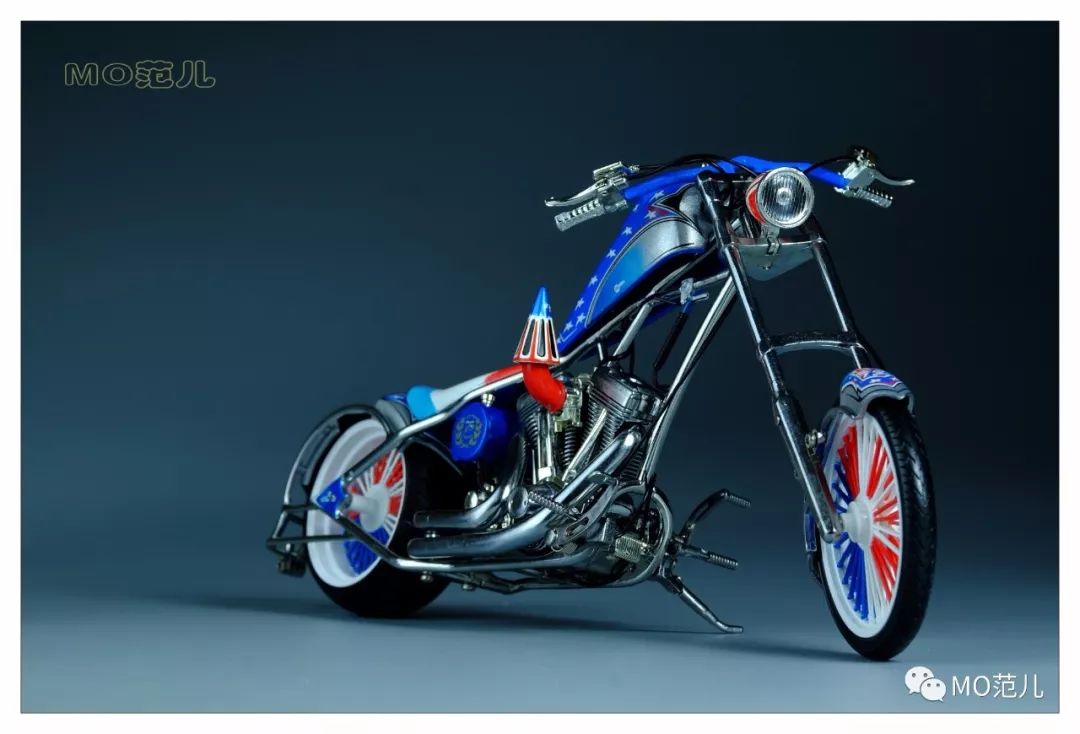 想试试用蓝色“焊”住你的眼睛是什么感受吗？