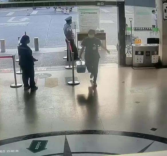 为救病花光积蓄,为救患病女友花光积蓄