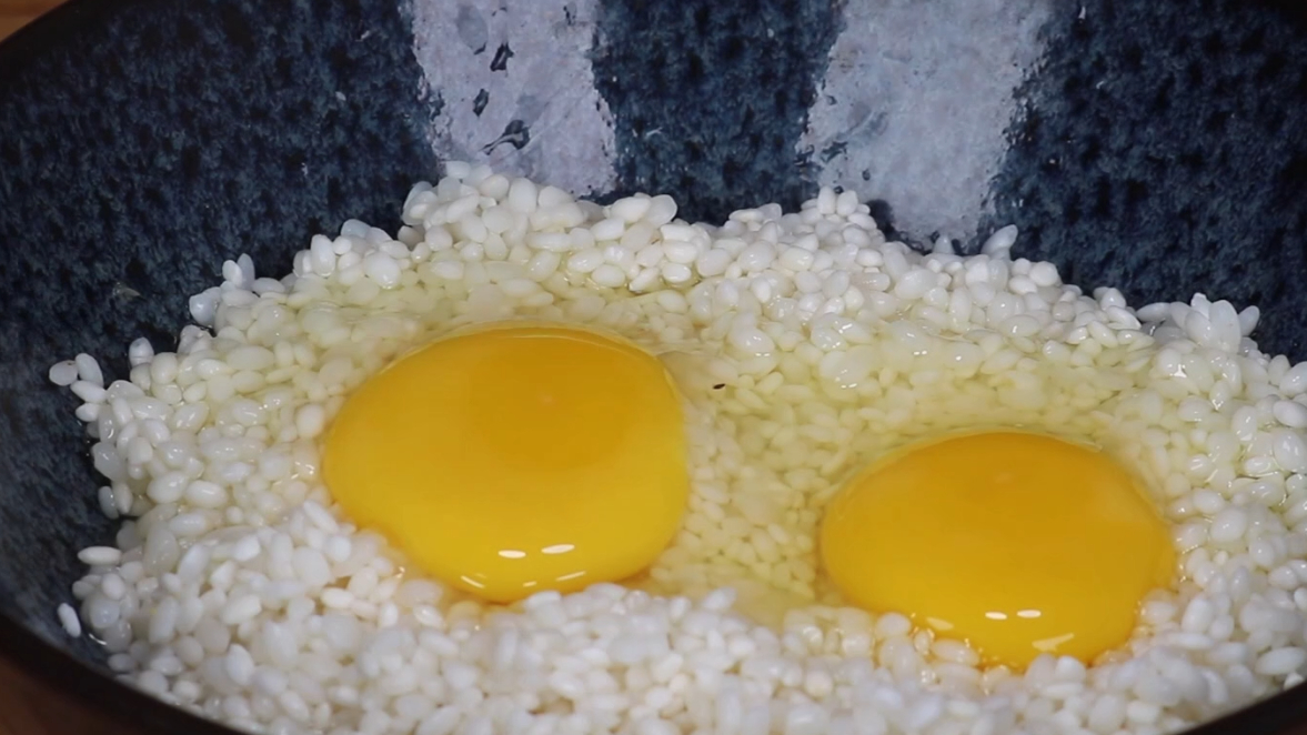 大米里加三个鸡蛋怎么做好吃简单,大米加鸡蛋做好吃的