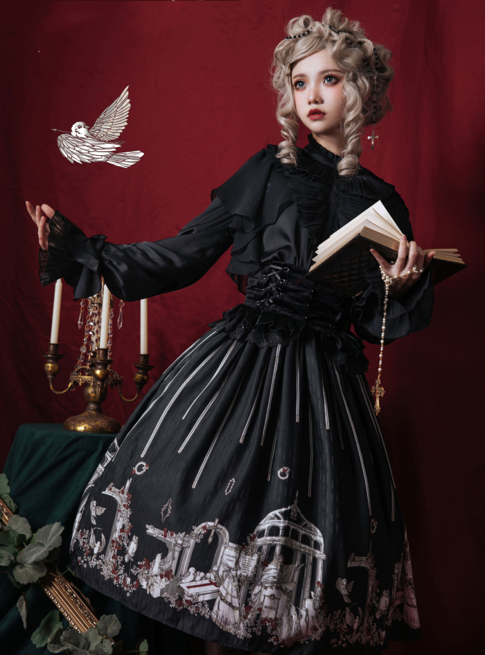 洛丽塔半身裙，多样的搭配可能，穿军lo风和哥特风洛丽塔不是梦