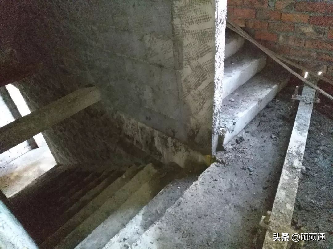 一种新型悬挑架的安装搭设装置,施工现场新型悬挑架