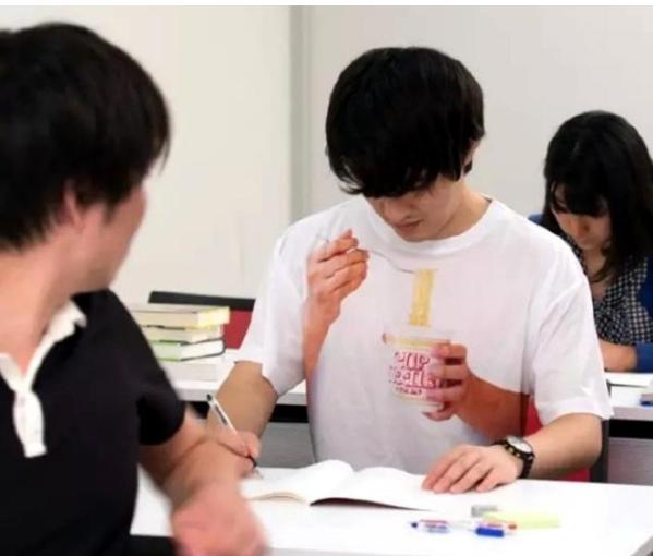 刚租的房子，打扫时发现的前租客留下的东西，要告诉房东吗？