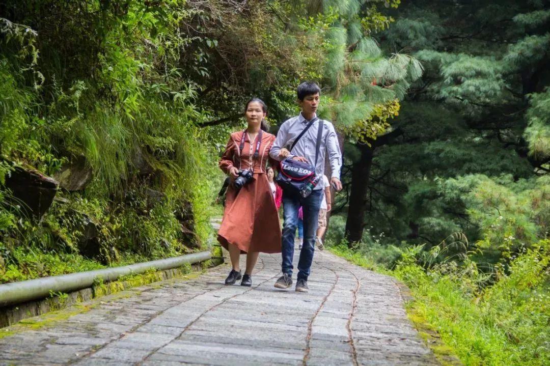 苍山徒步最全攻略｜夏末秋初去大理，苍山碧*欲色**流，洱海烟波浩渺