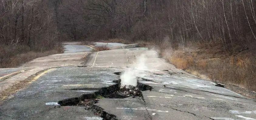 寂静岭:坐落在地狱之火上的小镇