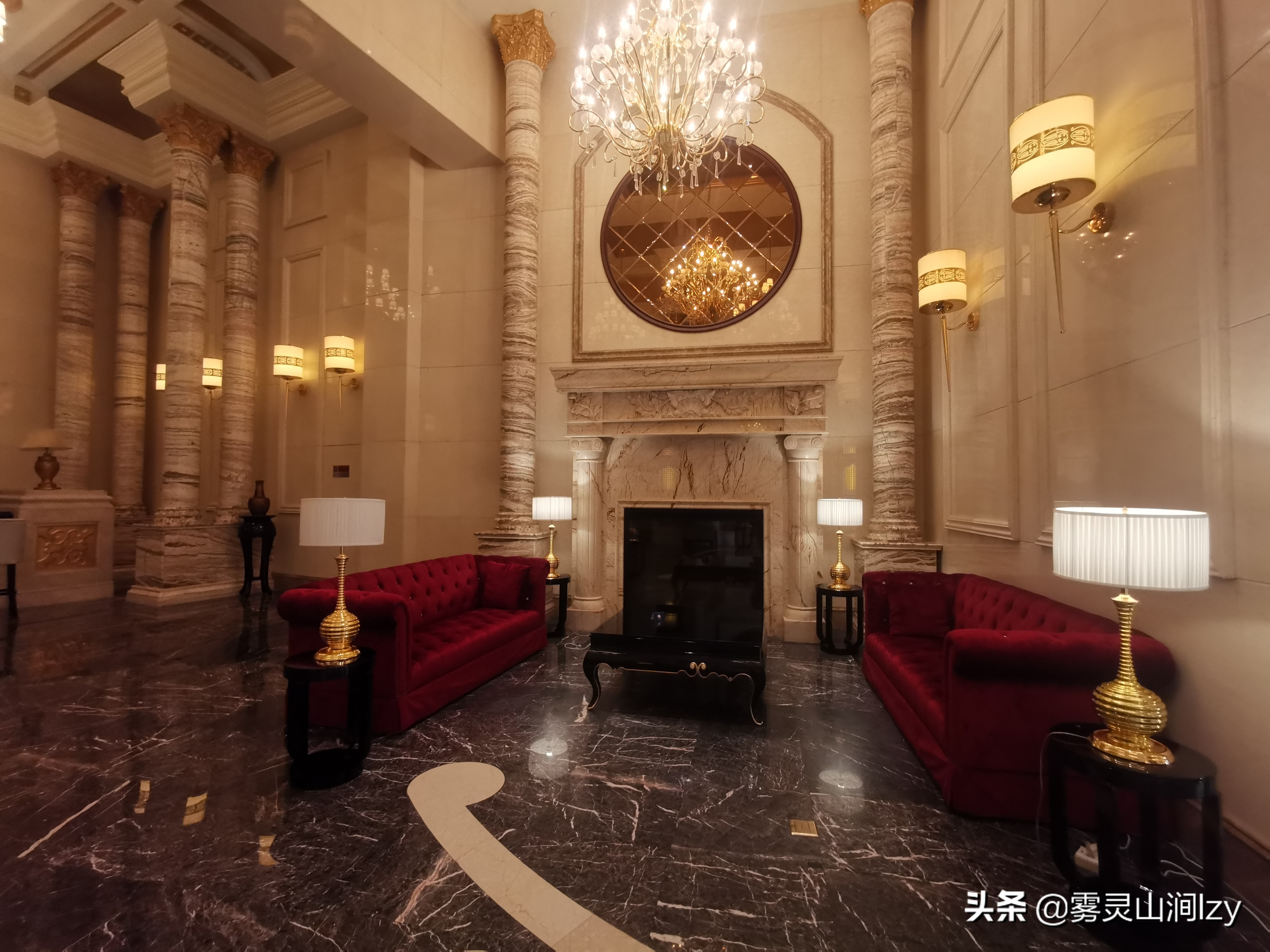 蓝天白云下的雪域高原布达拉宫,蓝天之下日光之城简介