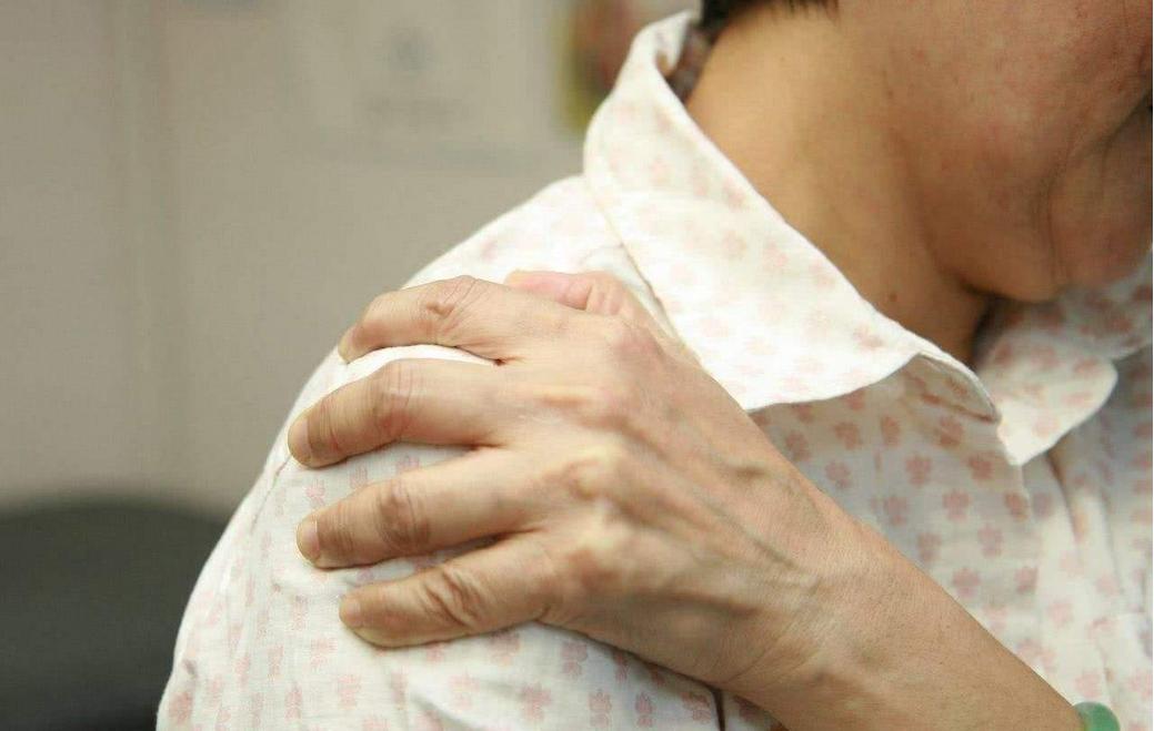 肩周炎一按痛怎么办,肩周炎做事就好痛