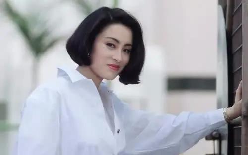 张敏告诉你什么叫回眸一笑百媚生,张敏回眸一笑年龄