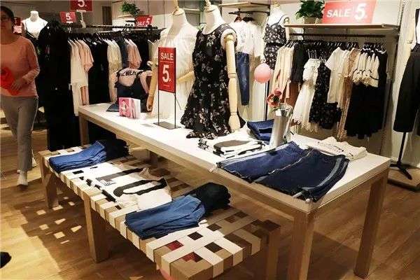 太平鸟小熊联名款,太平鸟衣服联名