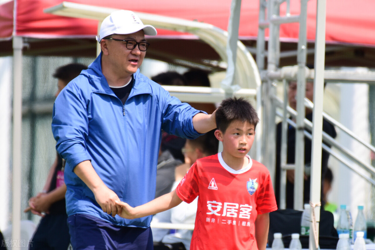 中国足球小将董路今年规划,董路的青训怎么赚钱