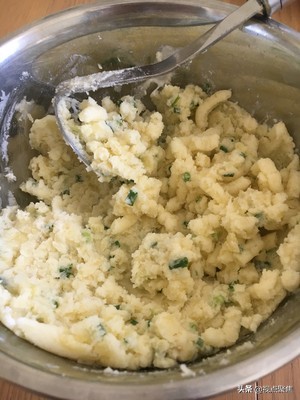 贵阳的洋芋粑粑的做法视频教学,洋芋粑粑和糯米粉的做法