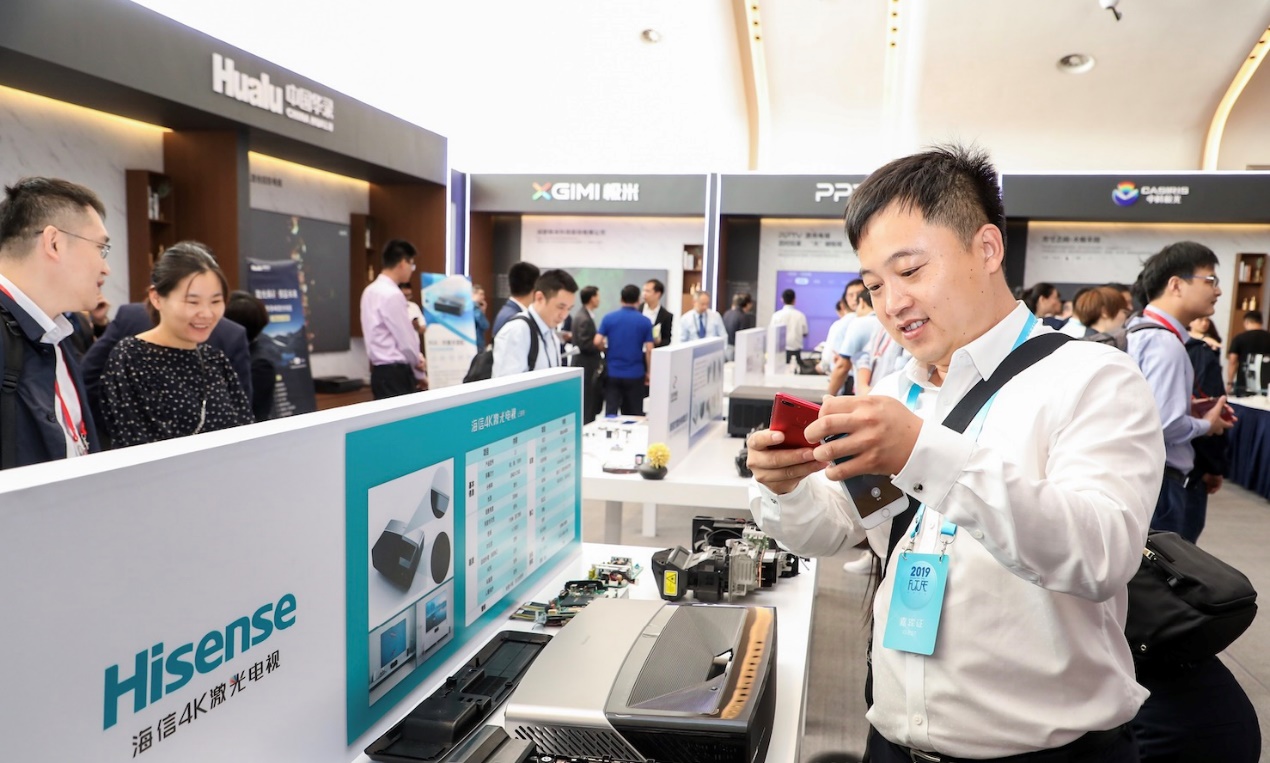 海信激光电视100l5与100l6比较,海信目前口碑最好的激光电视机