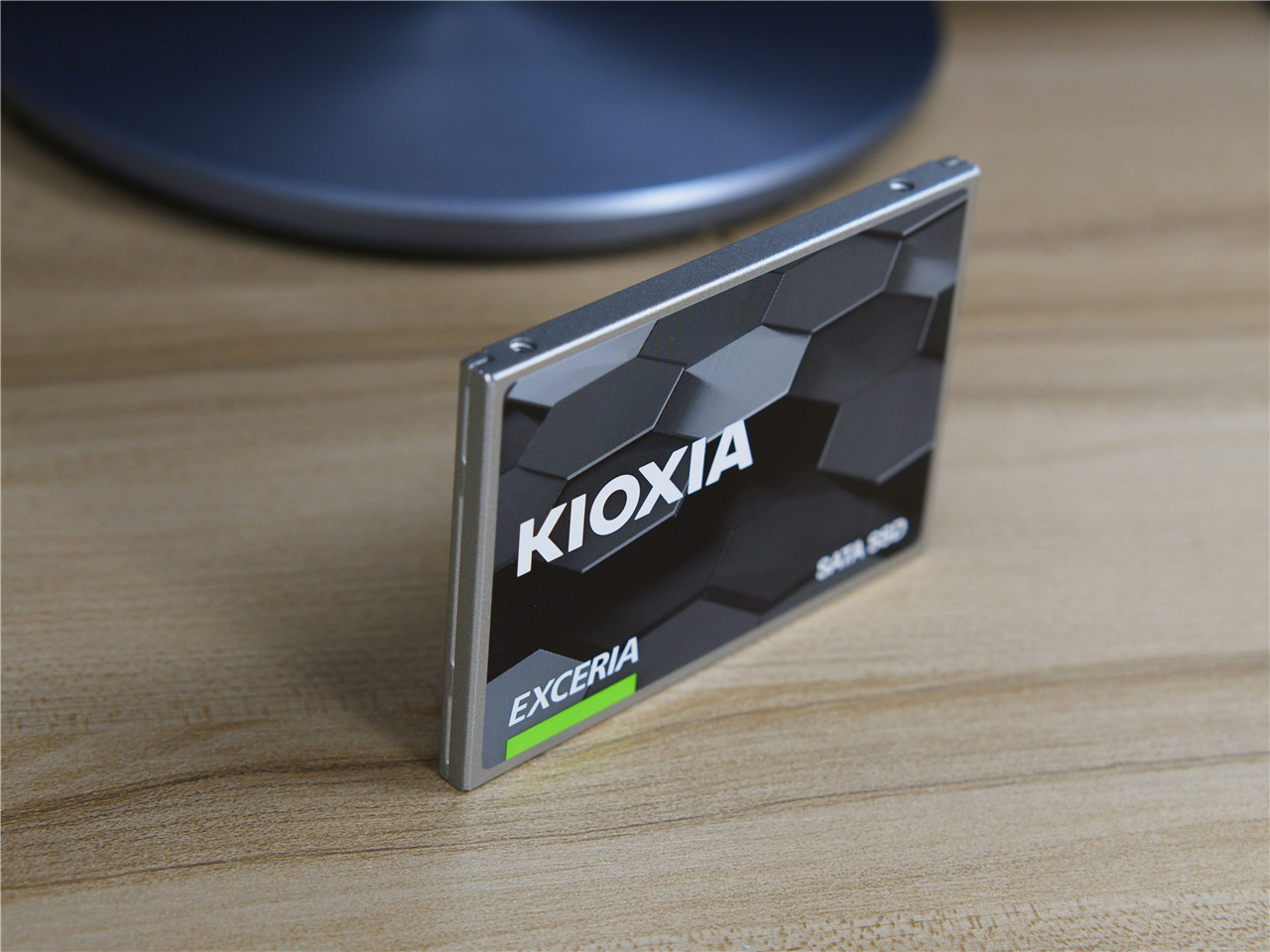 「超逸酷玩」东芝存储改名铠侠新款TC10SSD固态硬盘来安装黑苹果