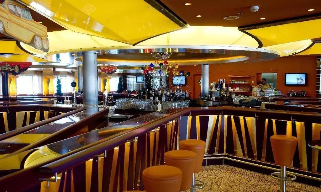 世界顶级豪华游轮合集,世界上7个不可思议的豪华游轮