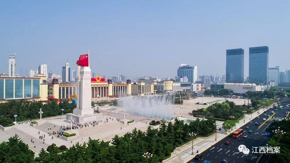 带着时代烙印的老照片,和你穿越到不同年代的八一广场