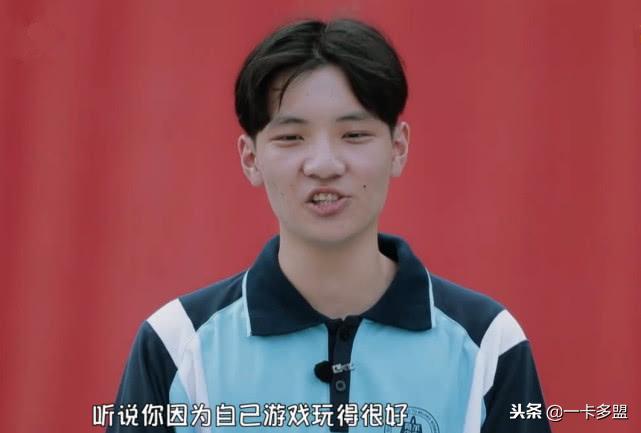 少年说：男孩沉迷网络游戏，与老师网吧solo，居然被“虐”成学霸
