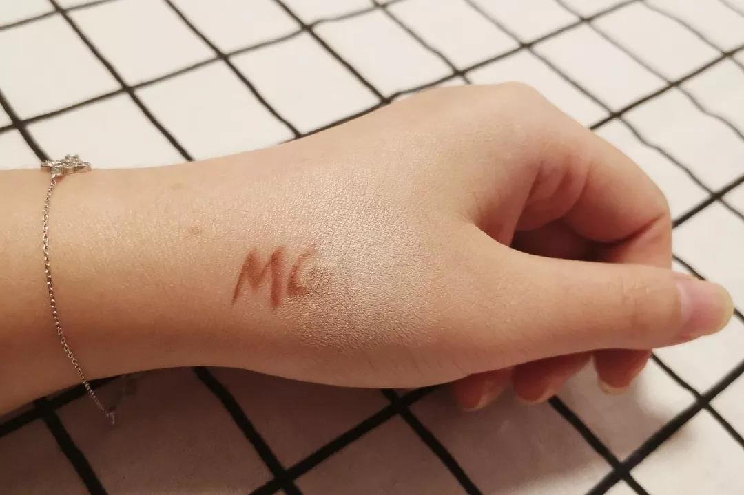 错怪李佳琦了!毛戈平为国人调制整骨高光,薄薄一层,鼻子就挺了