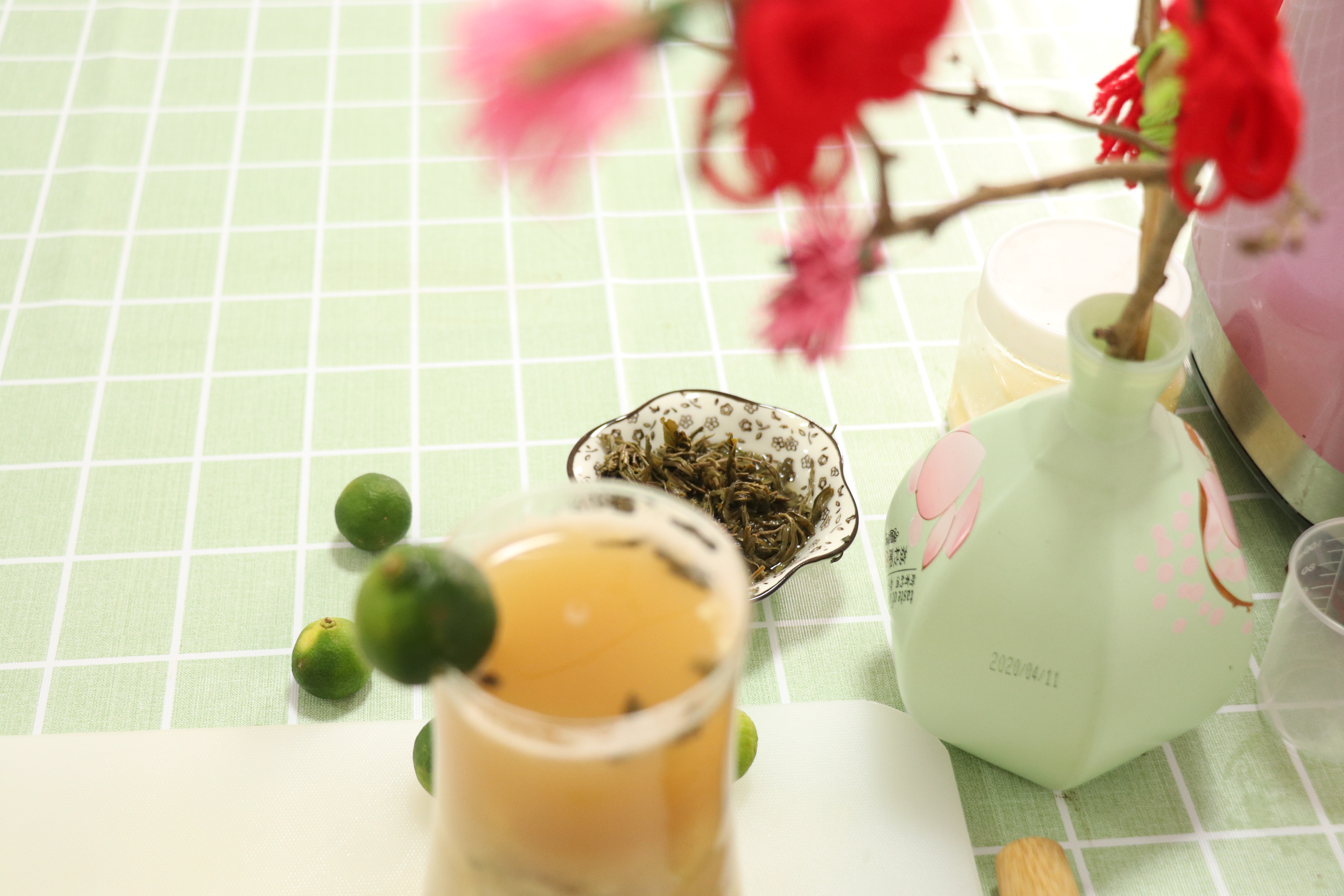 助消化的水果茶怎么做,夏天自做促进肠胃消化的水果茶