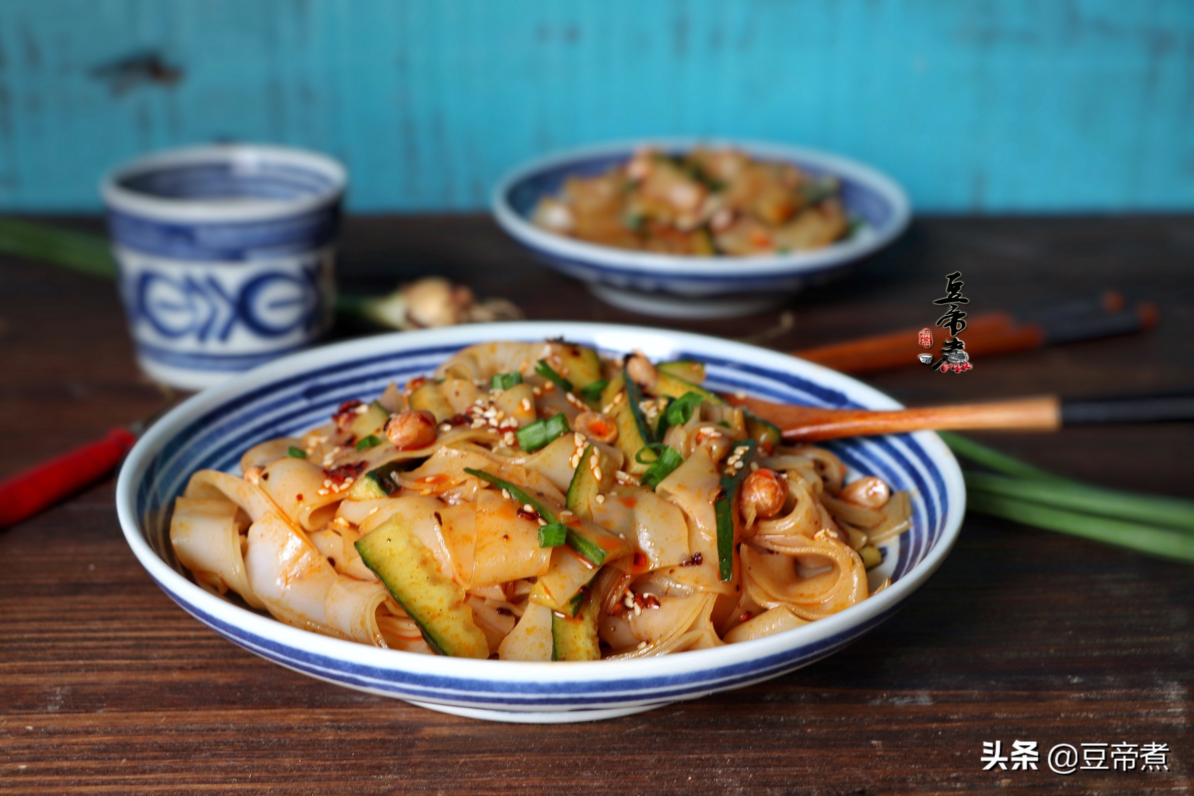 下雨没事在家自制凉皮,和家人一起做凉皮