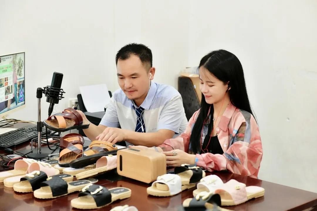 厉害了！江西寻乌籍鞋老板首次直播带货1000件