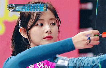 爆笑GIF趣图:美女,这射的是丘比特之箭吧