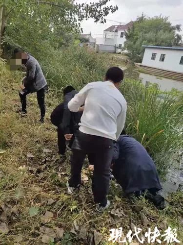 便衣警察狂追百米,便衣民警狂追百米摁倒窃贼