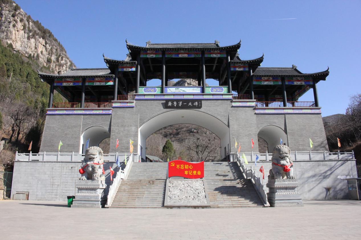 爬山不热山里很凉快,登山感觉不到刺骨的冷