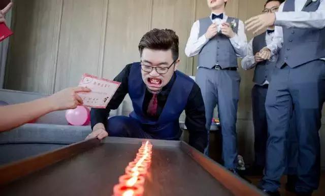 堵门整蛊新郎伴郎游戏,整蛊伴郎团堵门