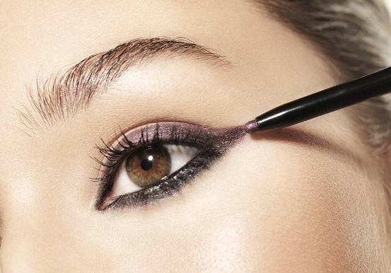 眼线容易晕妆用什么眼线胶笔,眼线晕妆怎么办教你一招