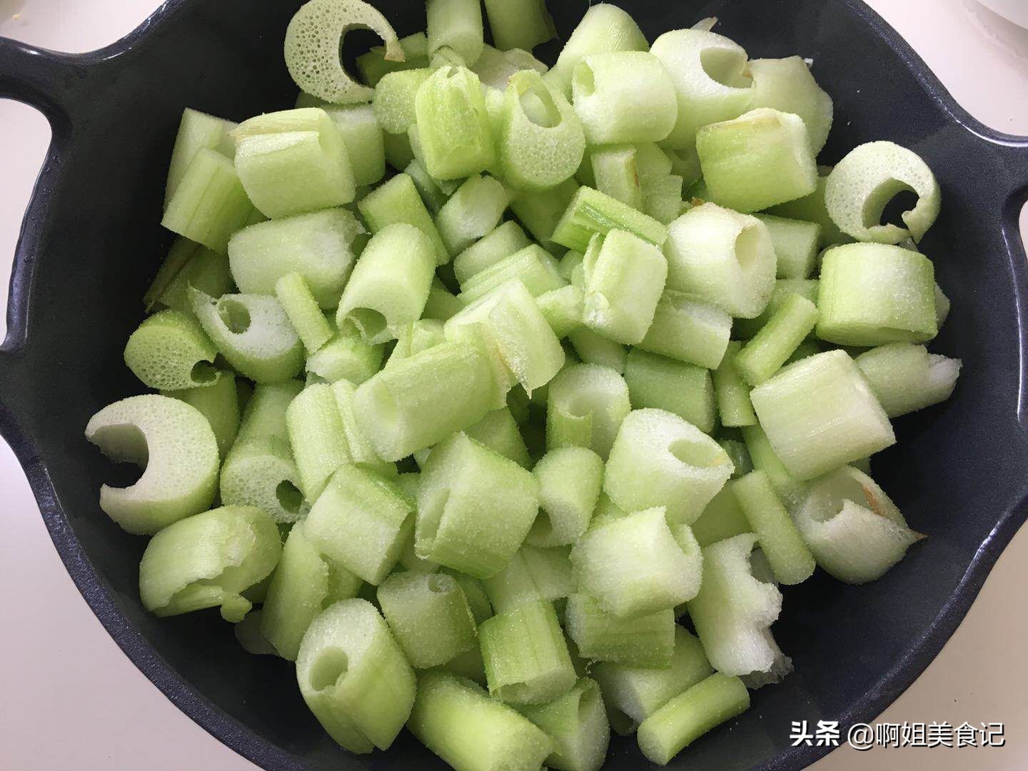 七月，我家早餐天天吃它，酸辣开胃，做一罐吃半年