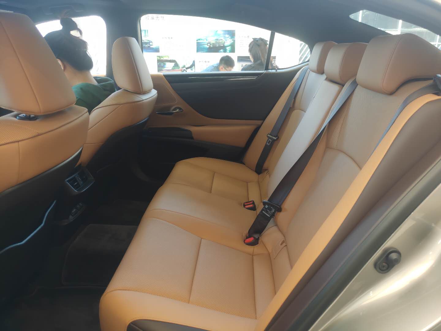 这才是豪车该有的样子,雷克萨斯es200可以做滴滴豪华车吗