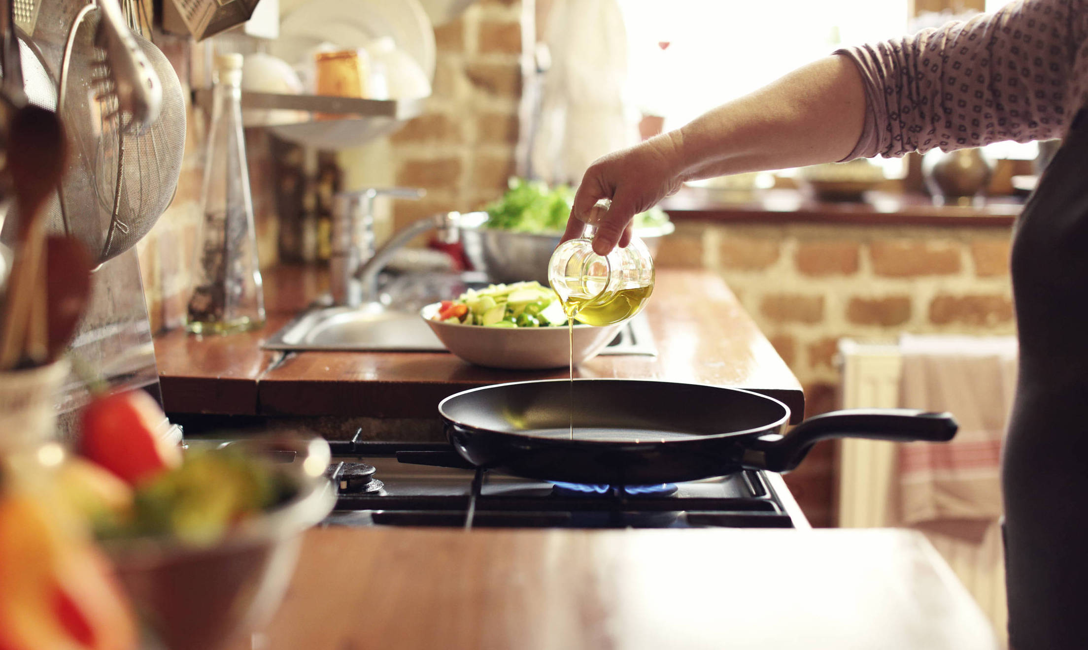 炒菜少用油的小窍门,炒菜怎么少油