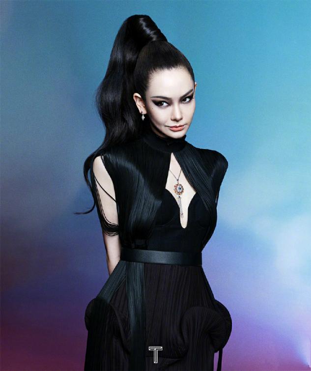 戚薇暗黑系裸妆,戚薇湿发造型大背头