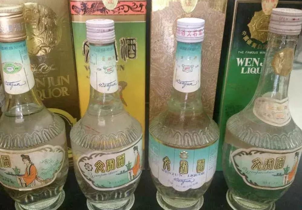 这瓶酒是一代成都人的回忆，每次回去都会买来和父亲喝