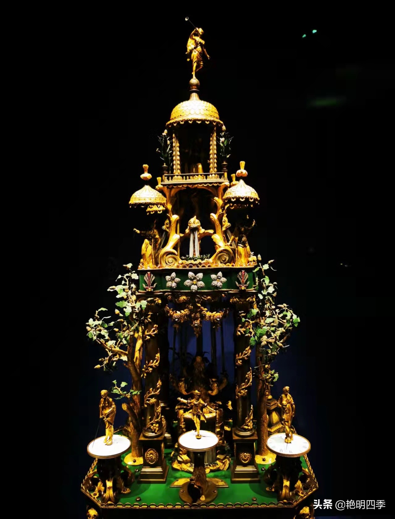 参观故宫的钟表图,展示一下故宫的各种钟表