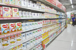 频繁换奶粉会不会对婴儿肠胃不好,频繁换奶粉小孩受得了吗