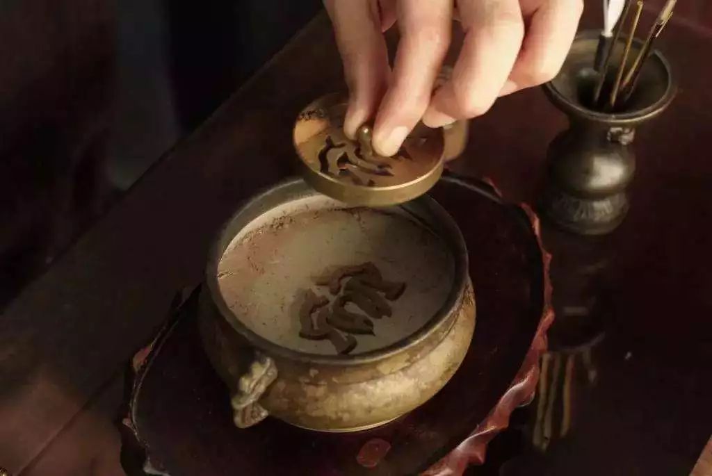 陶瓷圈进阶指南—相关行为艺术大赏