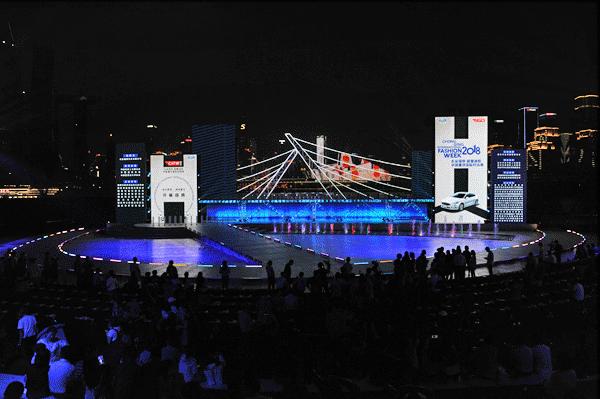 超百图再现2018年服装圈内那三十道靓丽风景……