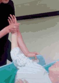 38岁天后自曝产后尿*禁失**:女人拿命生孩子,图什么?!