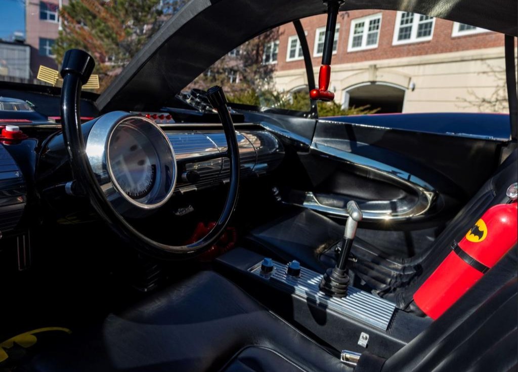 布鲁斯韦恩的蝙蝠车,布鲁斯韦恩开蝙蝠车