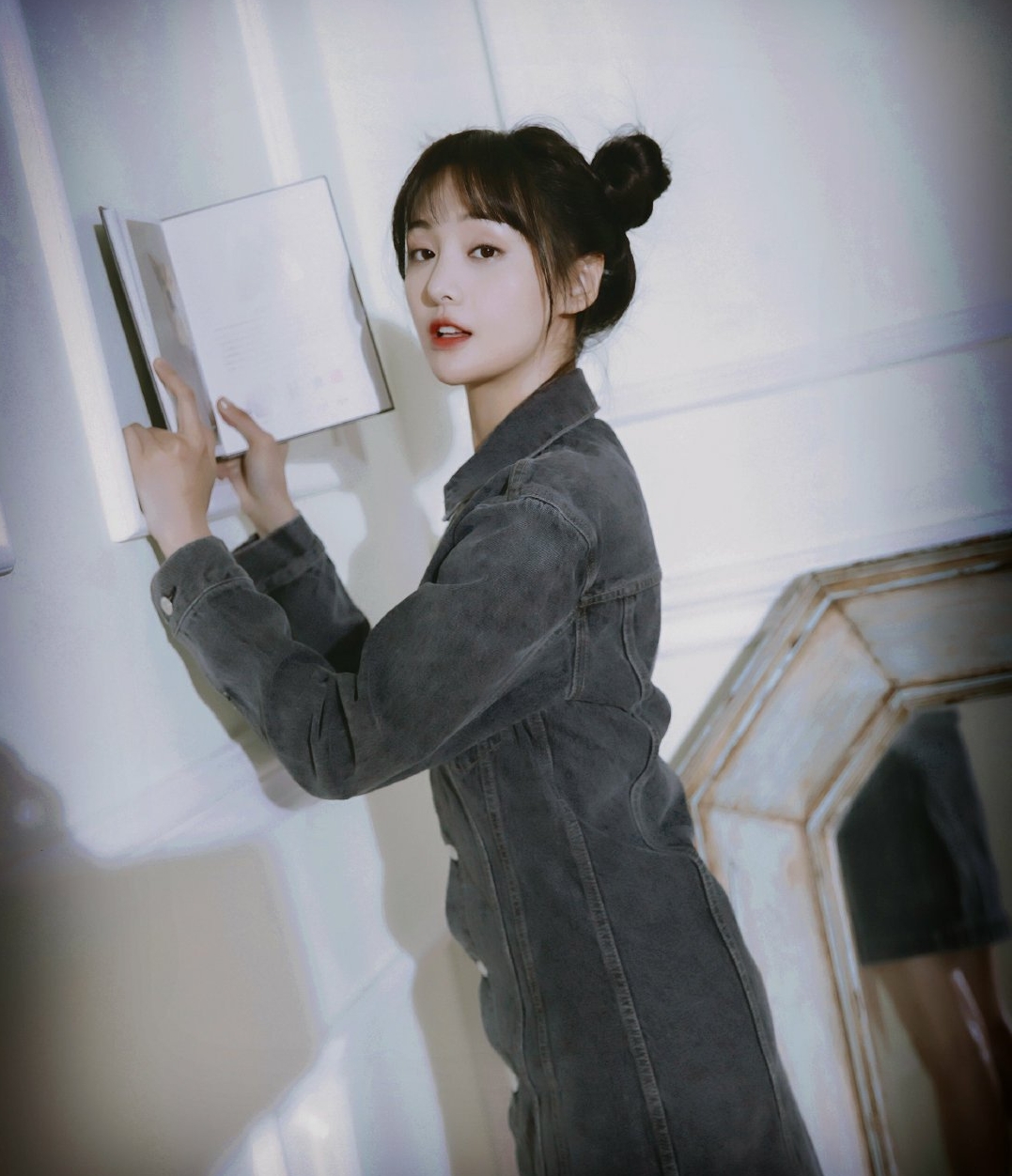 今年流行什么发型丸子头好看,教你一款洋气的丸子头发型