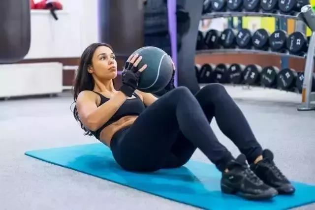 女生害怕力量做多变成大肌肉块，1分钟告诉你真假