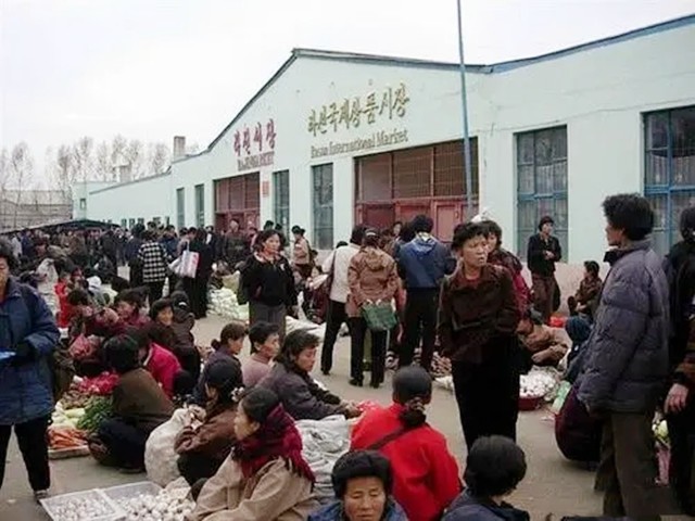 朝鲜现实影像,朝鲜士兵观察韩国动态图片