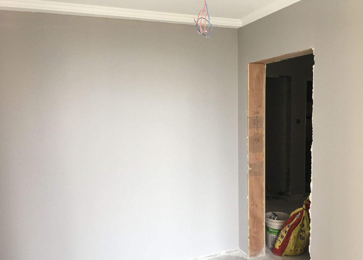 刷乳胶漆开裂找谁,刷乳胶漆开裂的地方怎么修补