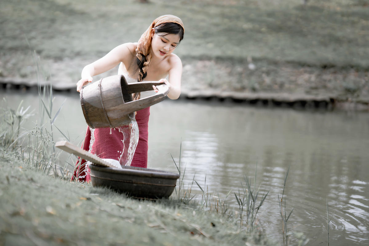 一片落英，一枚枫红，微醉了这个季节的明媚
