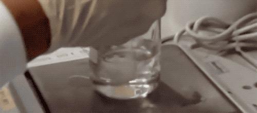 为什么防晒霜放久了有油,防晒霜放太久了沉淀了还能用吗