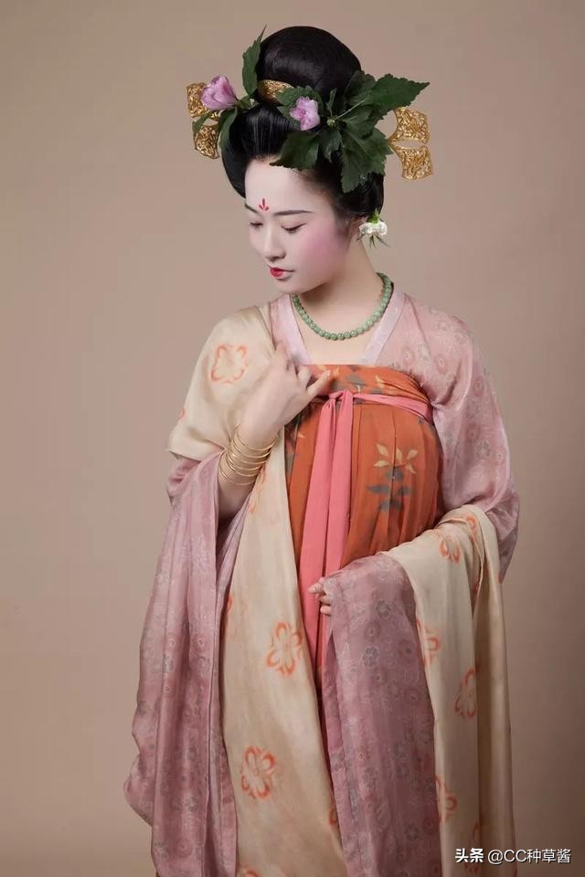 盘点各个年代的汉服,最正宗的汉服是什么样子的