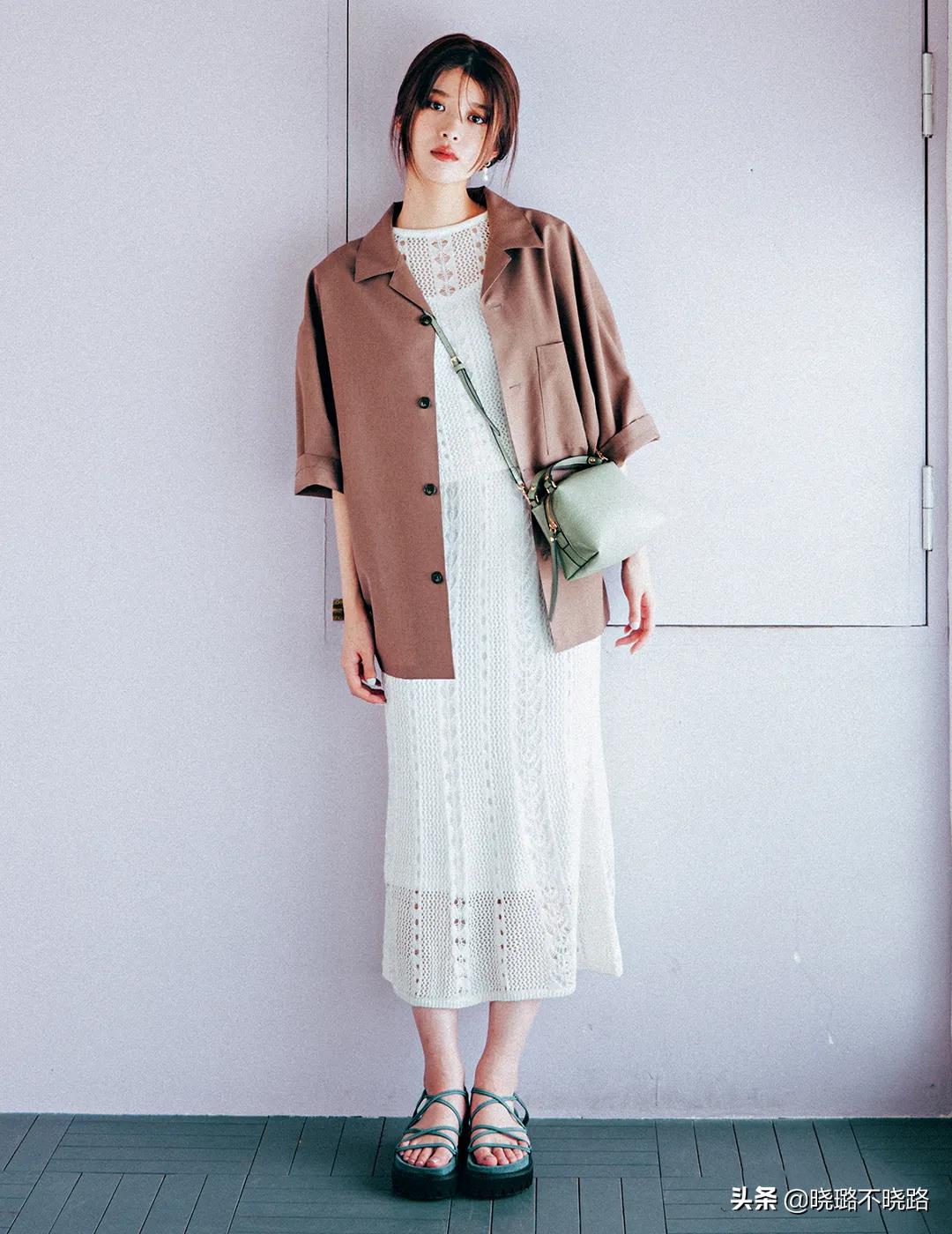 40-50岁减龄高级配色穿搭,永不过时黑白灰经典穿搭配色