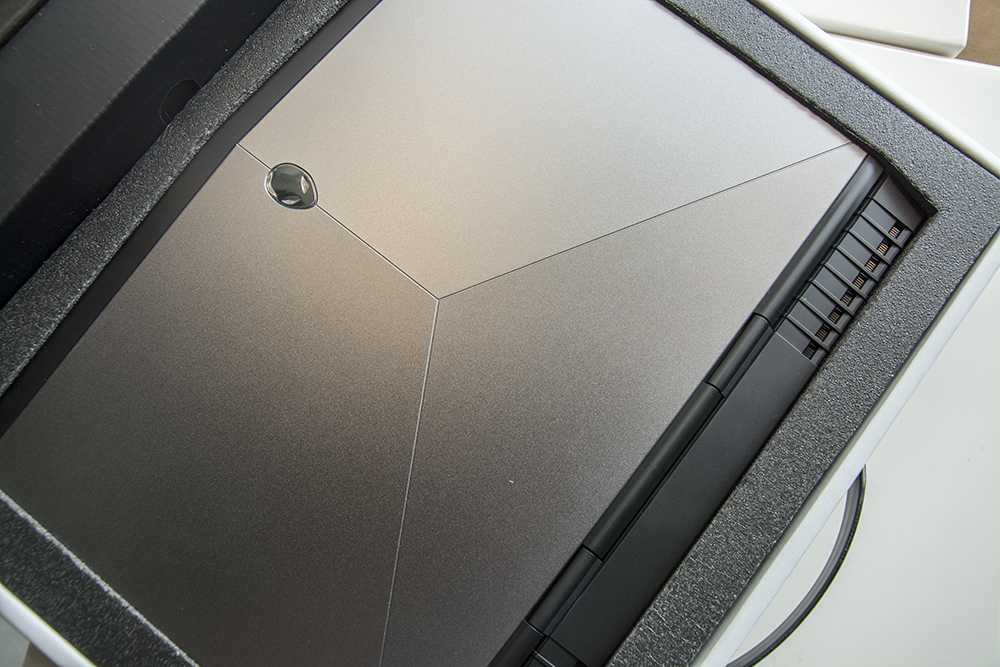 外星人alienware15r4,外星人15r4是哪一年上市的